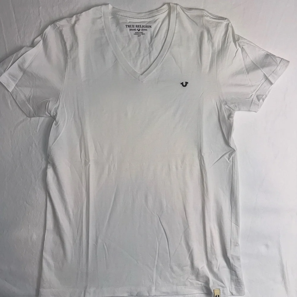Men’s Authentic True Religion V-Neck Tee Size Small